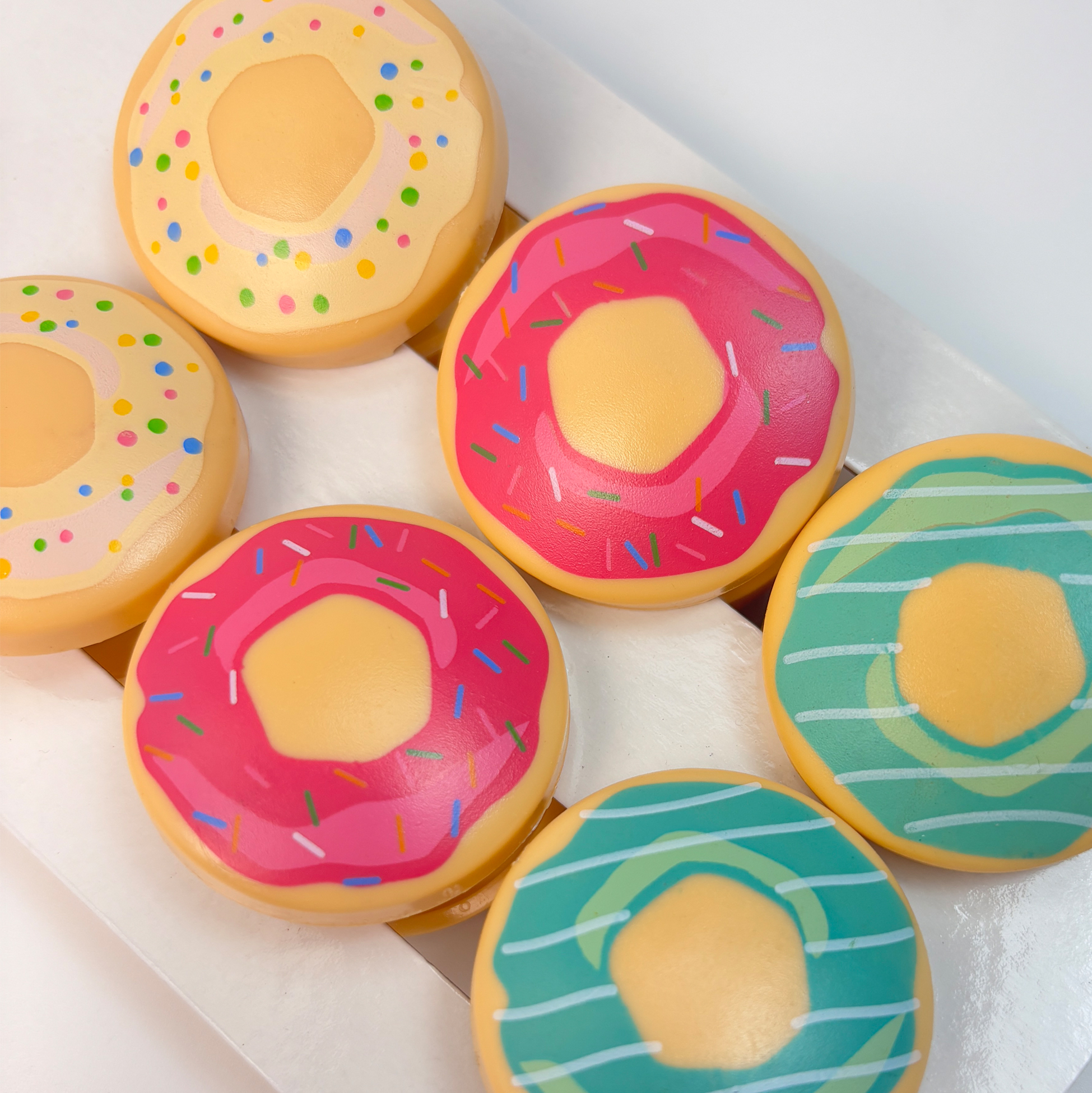 Donut-Shaped Plastic Clip Set of 6