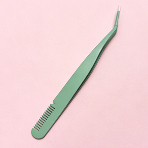 2-in-1 Eyelash Tweezer with Comb