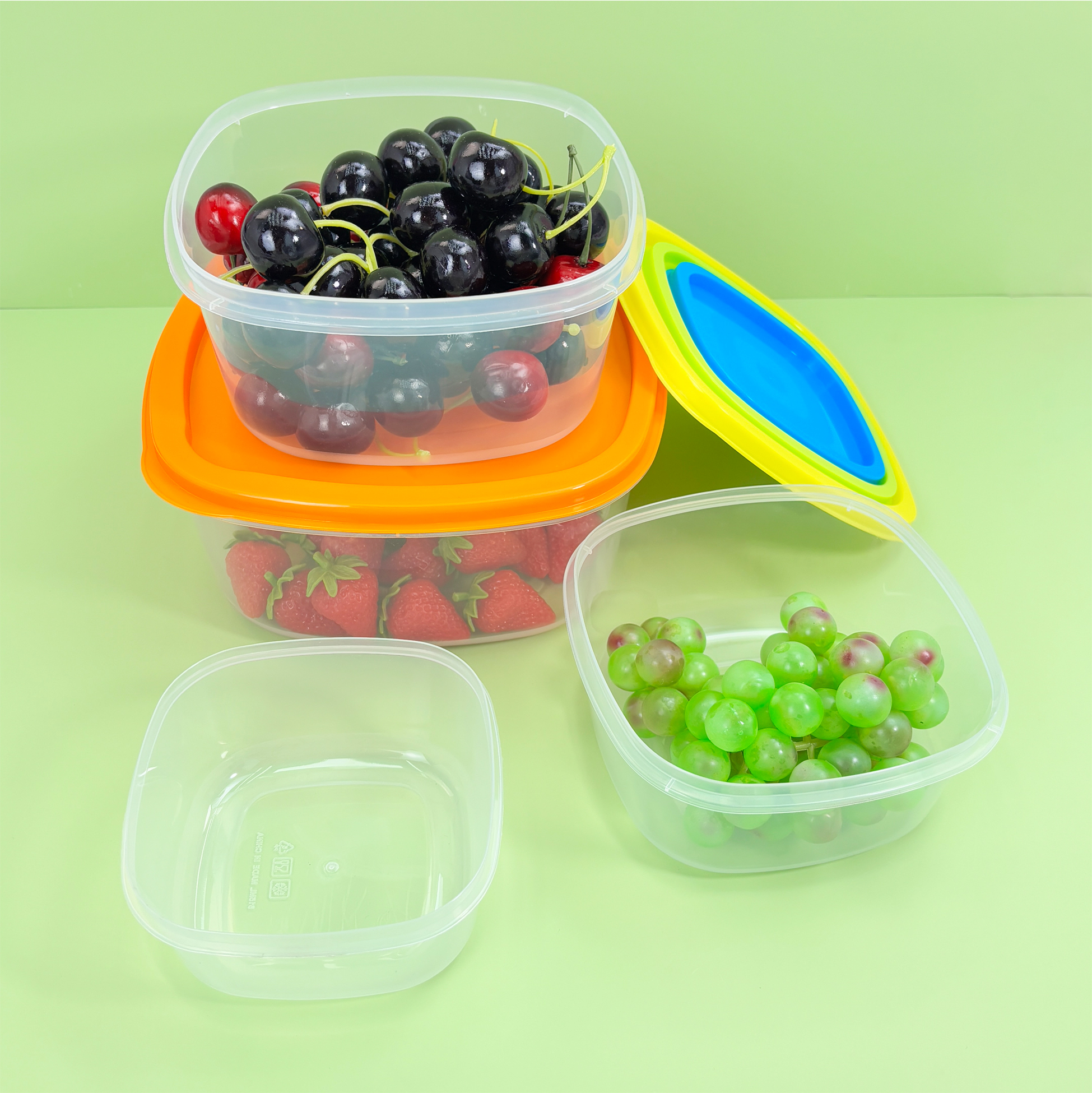 4-piece Square Plastic Salad Bowl Set with Lids