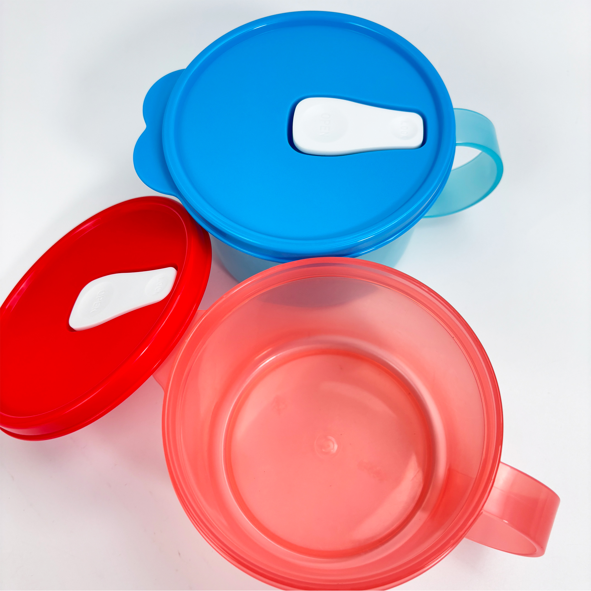 Red Plastic Food Storage Container with Handle And Lid