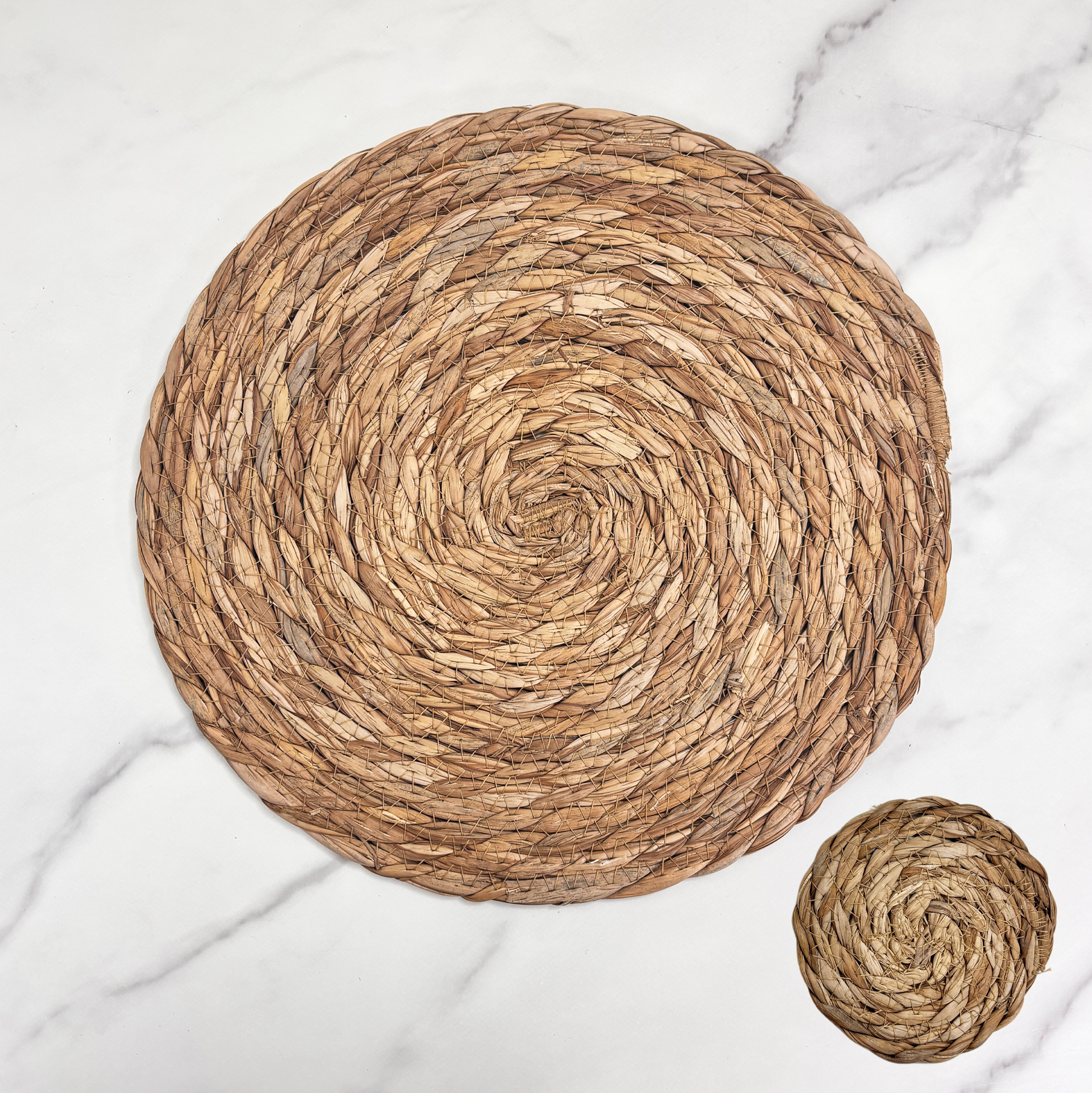 8-piece Rush Grass Coaster Set