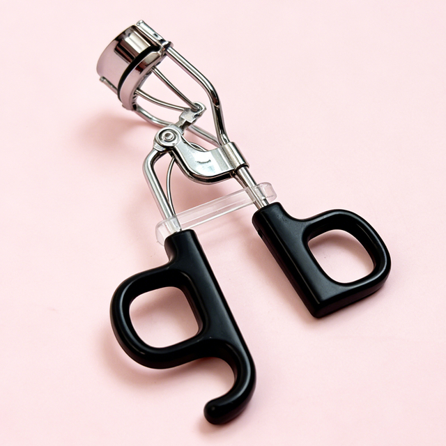 Black Handle Eyelash Curler