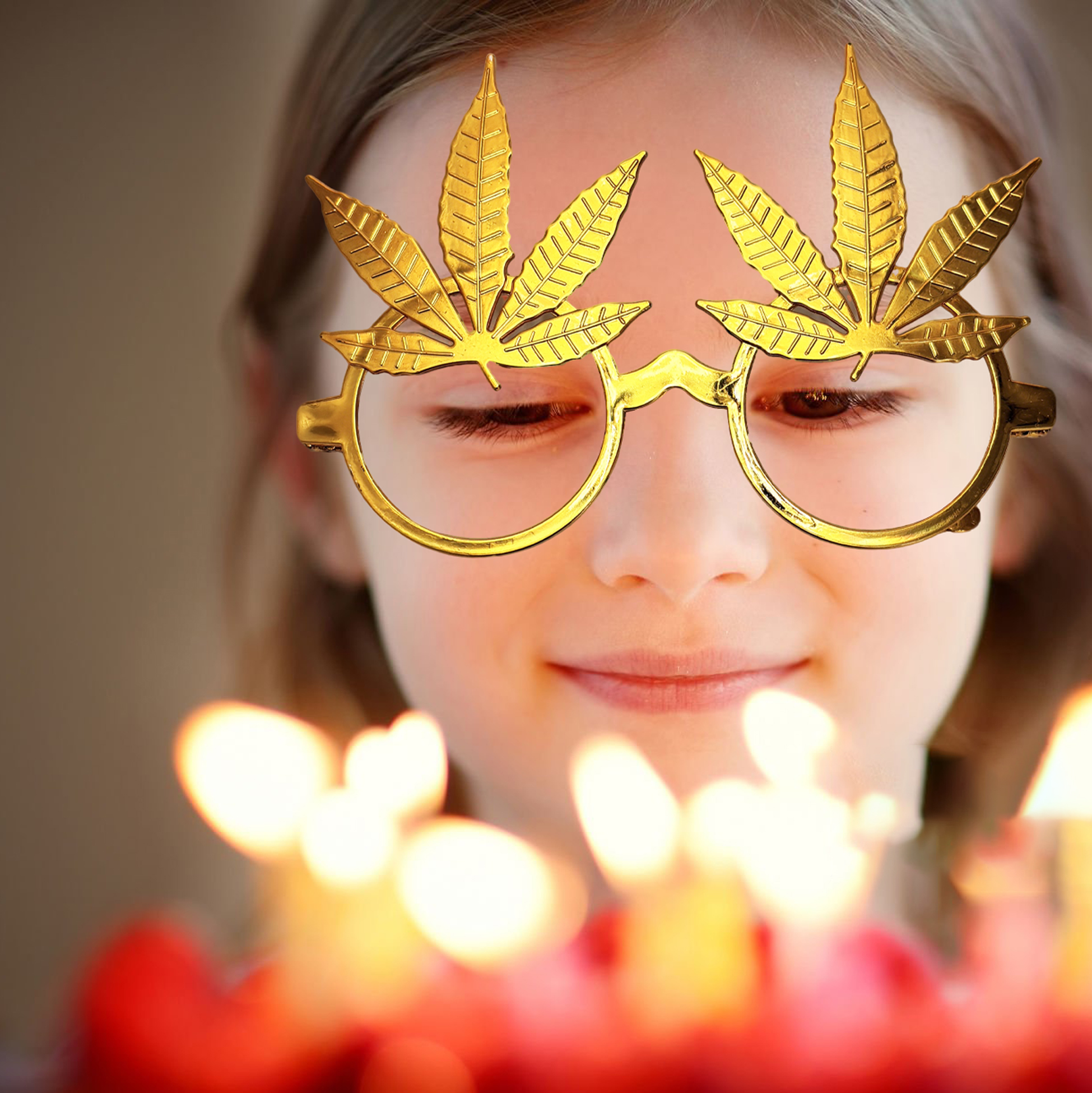 Gold Leaf-Shaped Party Glasses