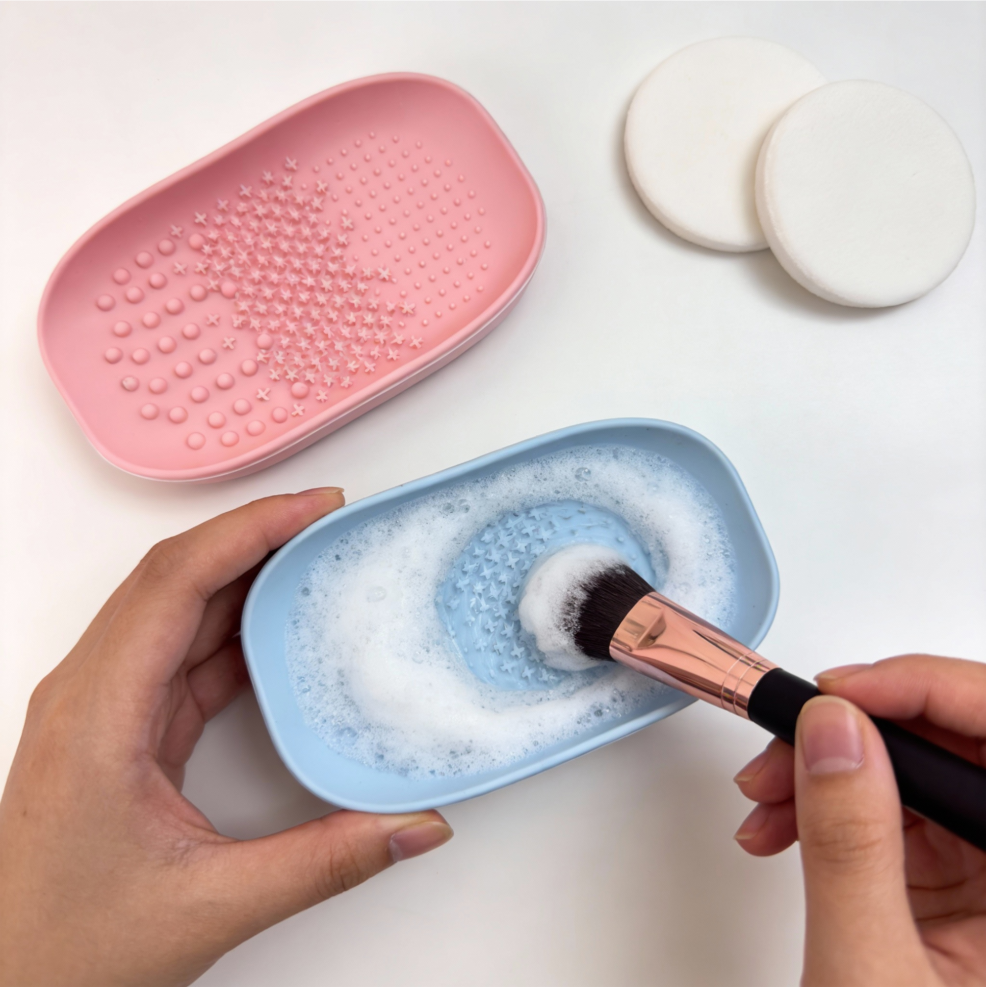 Set of 5 Makeup Brush & Sponge with Cleaning Pad