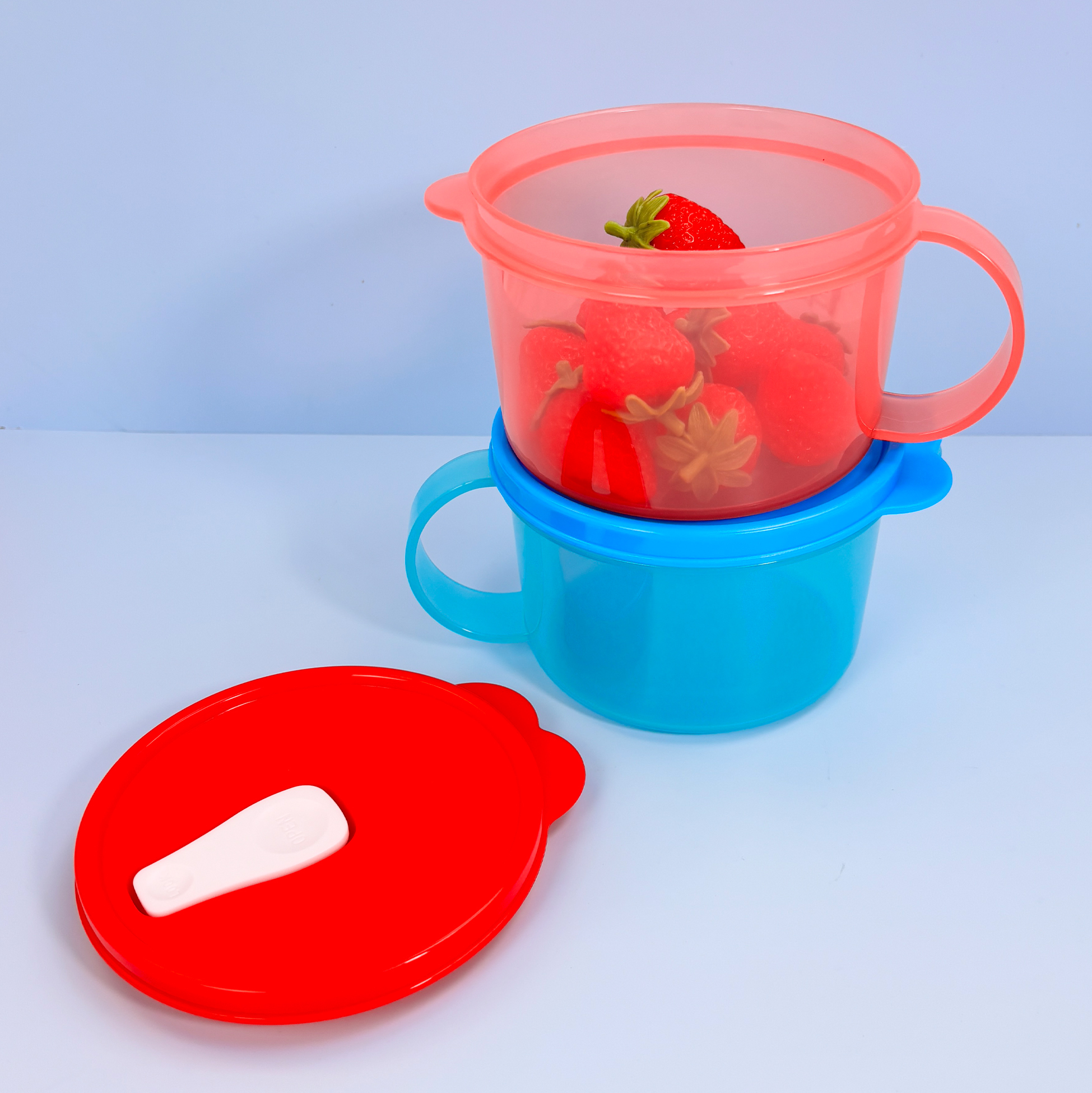 Red Plastic Food Storage Container with Handle And Lid