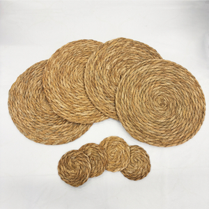 8-piece Rush Grass Coaster Set