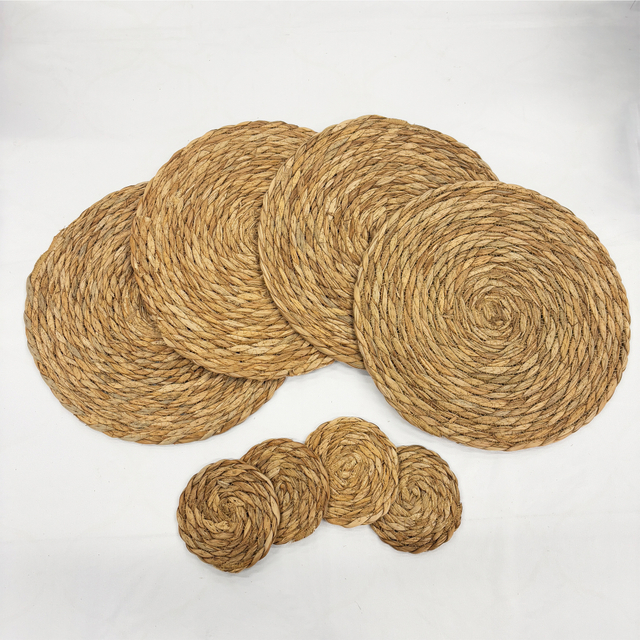 8-piece Rush Grass Coaster Set