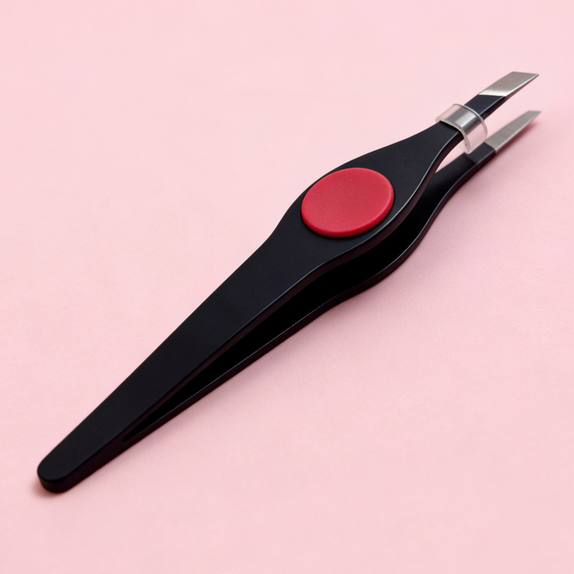 Slant Tip Eyebrow Tweezer