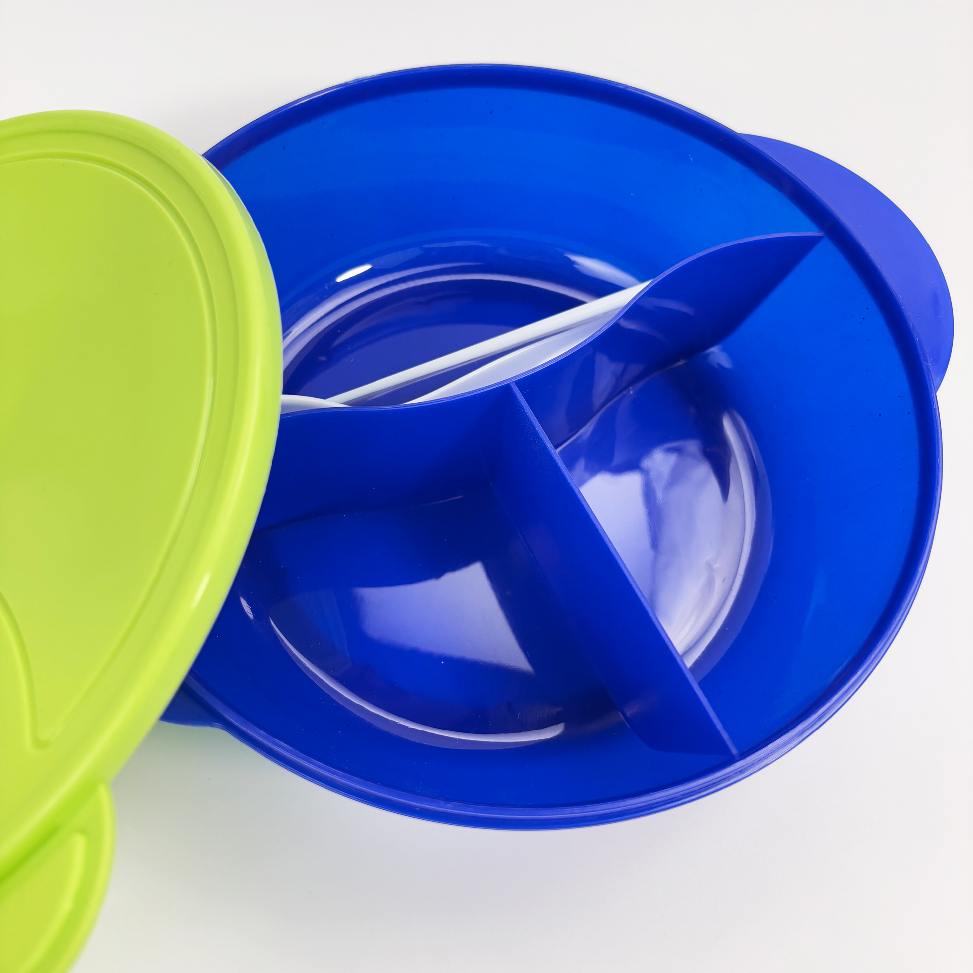 Kids’ Divided Lunch Plate with Lid And Cutlery