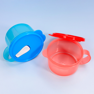 Red Plastic Food Storage Container with Handle And Lid