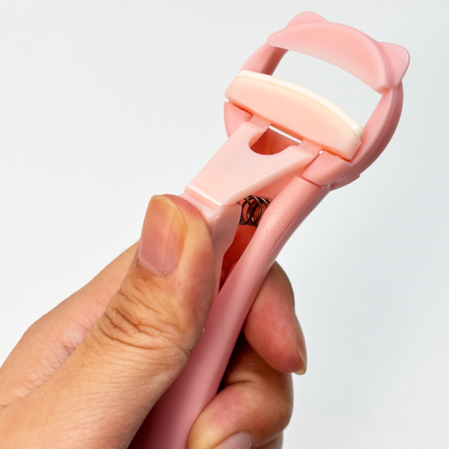 Cute Cat Eyelash Curler
